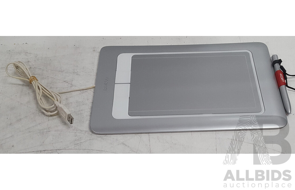 Wacom (CTH-661/S) Bamboo Fun Graphics Tablet