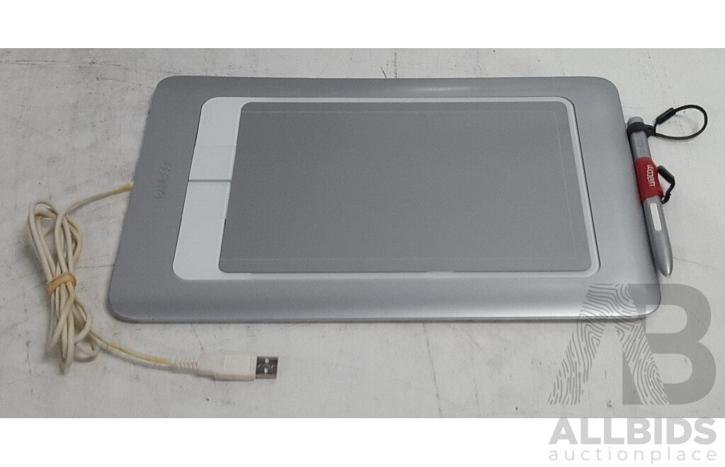 Wacom (CTH-661/S) Bamboo Fun Graphics Tablet