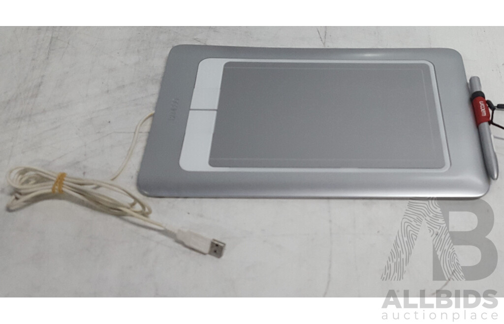 Wacom (CTH-661/S) Bamboo Fun Graphics Tablet