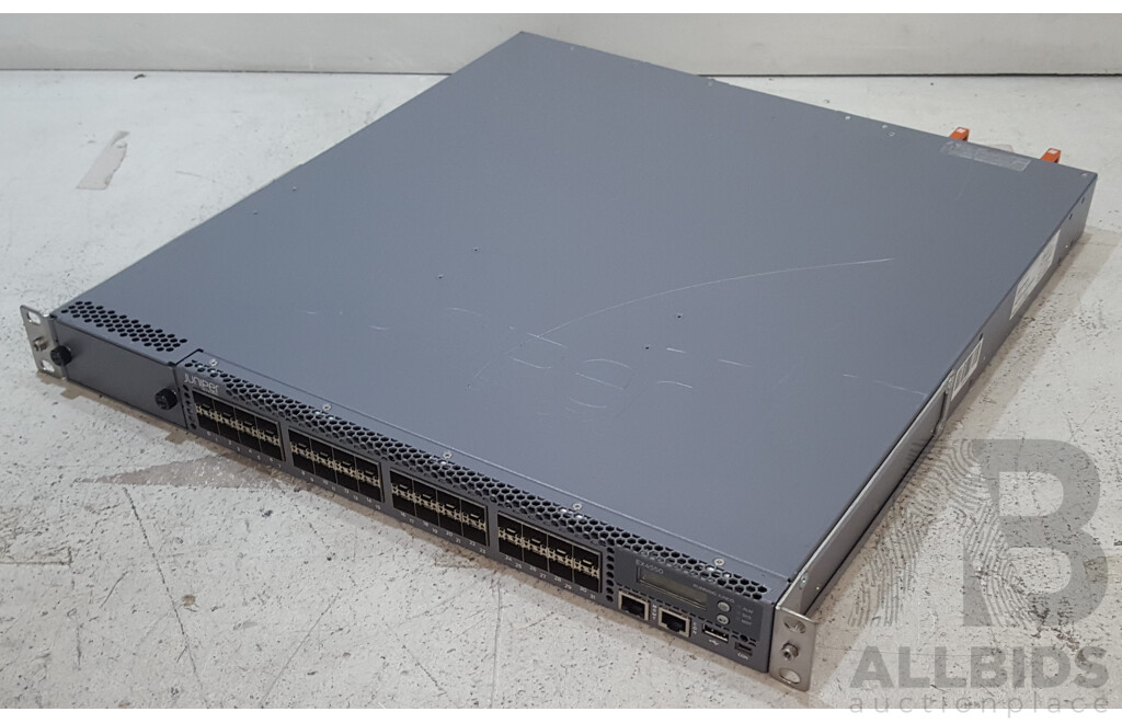 Juniper Networks EX4550 Series 32-Port Gigabit SFP+ Switch