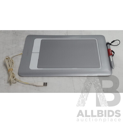 Wacom (CTH-661/S) Bamboo Fun Graphics Tablet