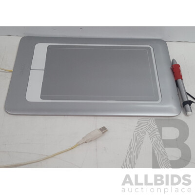 Wacom (CTH-661/S) Bamboo Fun Graphics Tablet