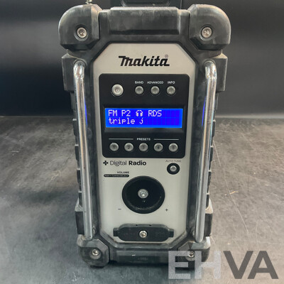 MAKITA DMR105 Digital Radio & DC1804 T Charger &2.8AH Batteries X4 - Lot of 6