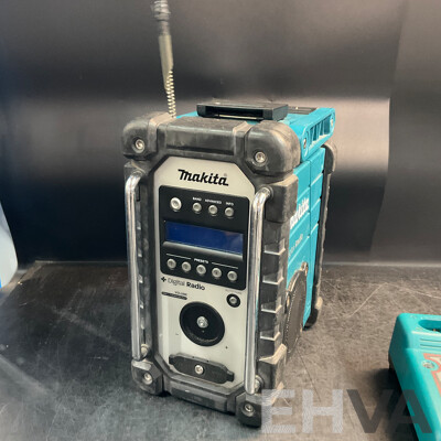 MAKITA DMR105 Digital Radio & DC1804 T Charger &2.8AH Batteries X4 - Lot of 6