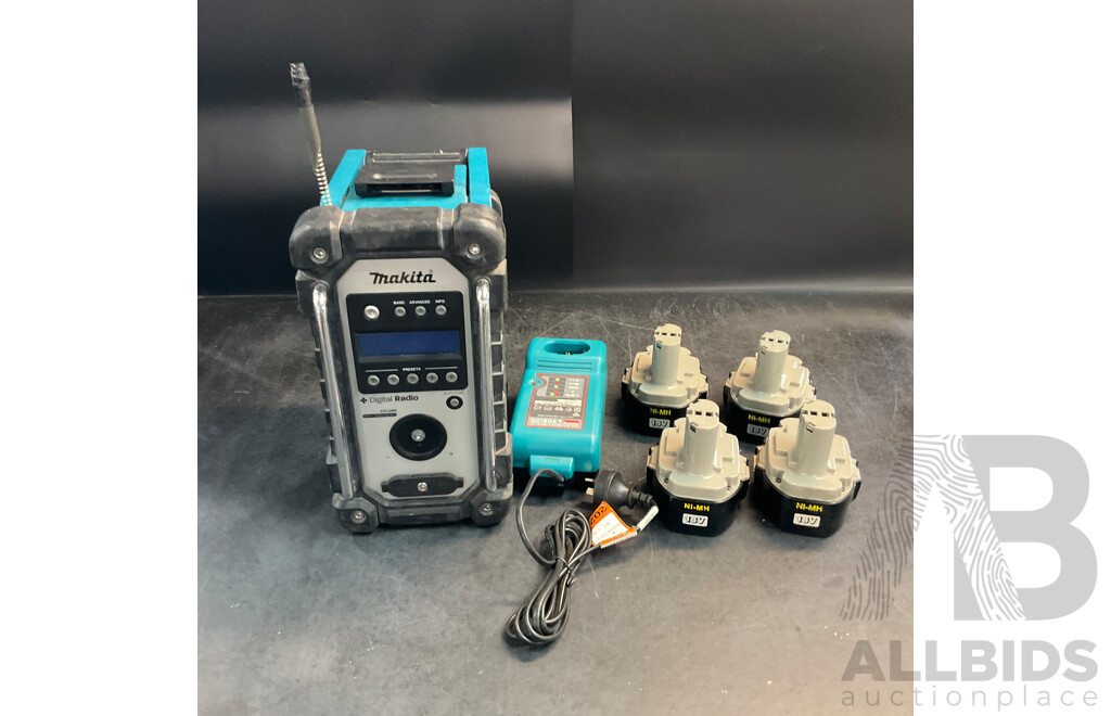 MAKITA DMR105 Digital Radio & DC1804 T Charger &2.8AH Batteries X4 - Lot of 6