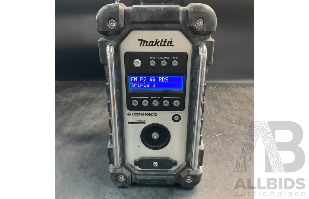 MAKITA DMR105 Digital Radio & DC1804 T Charger &2.8AH Batteries X4 - Lot of 6