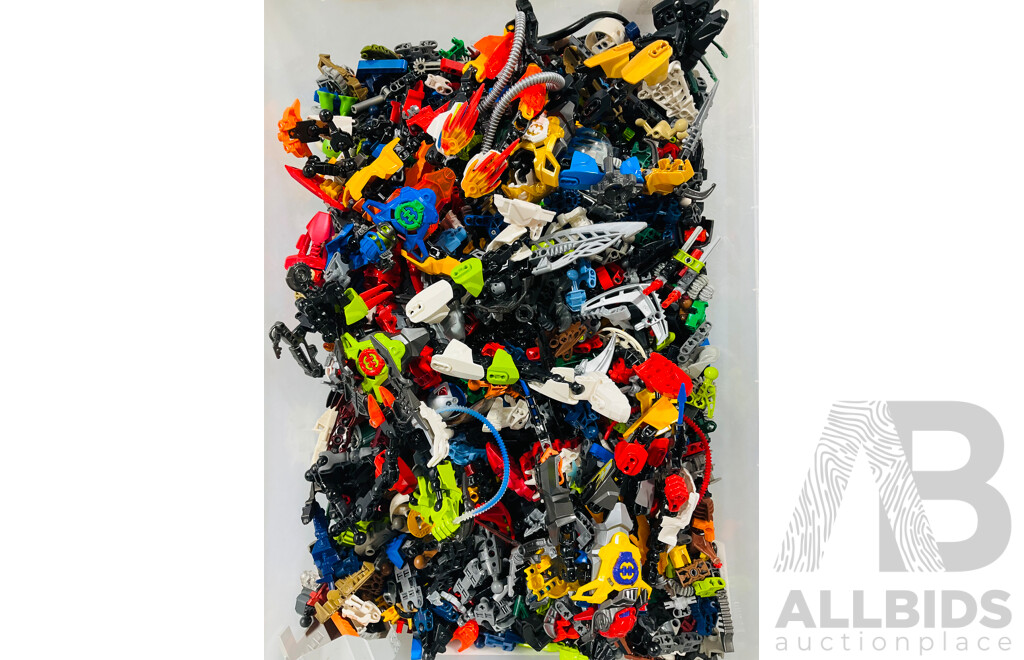 Approximately 10.kg of Loose Lego Mainly Consisting of Bionicles and Hero Factory