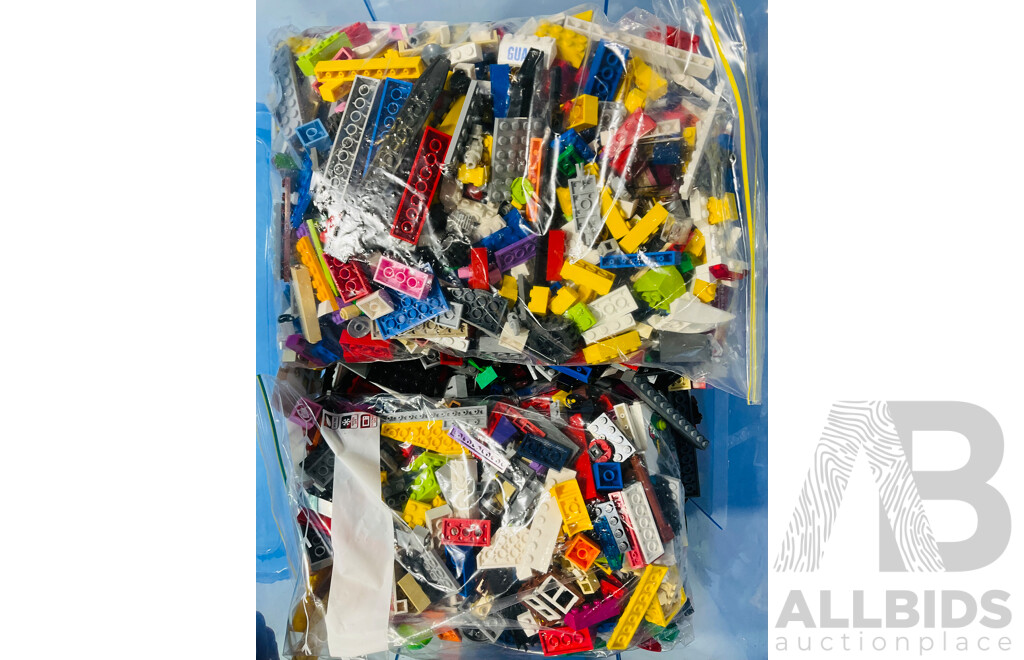 Approx 8kg of Assorted Bulk Lego