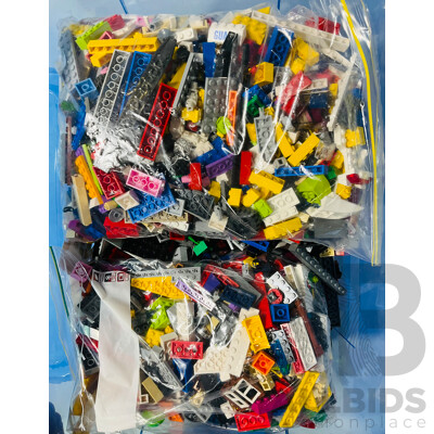 Approx 8kg of Assorted Bulk Lego