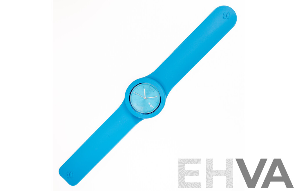 NEW - AIGHT 1am Analogue 42mm Watch with Silicon Wrist Band - Teal