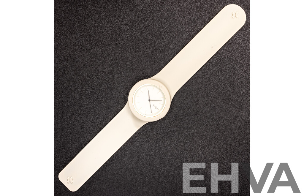 NEW - AIGHT 1am Analogue 42mm Watch with Silicon Wrist Band - Grey