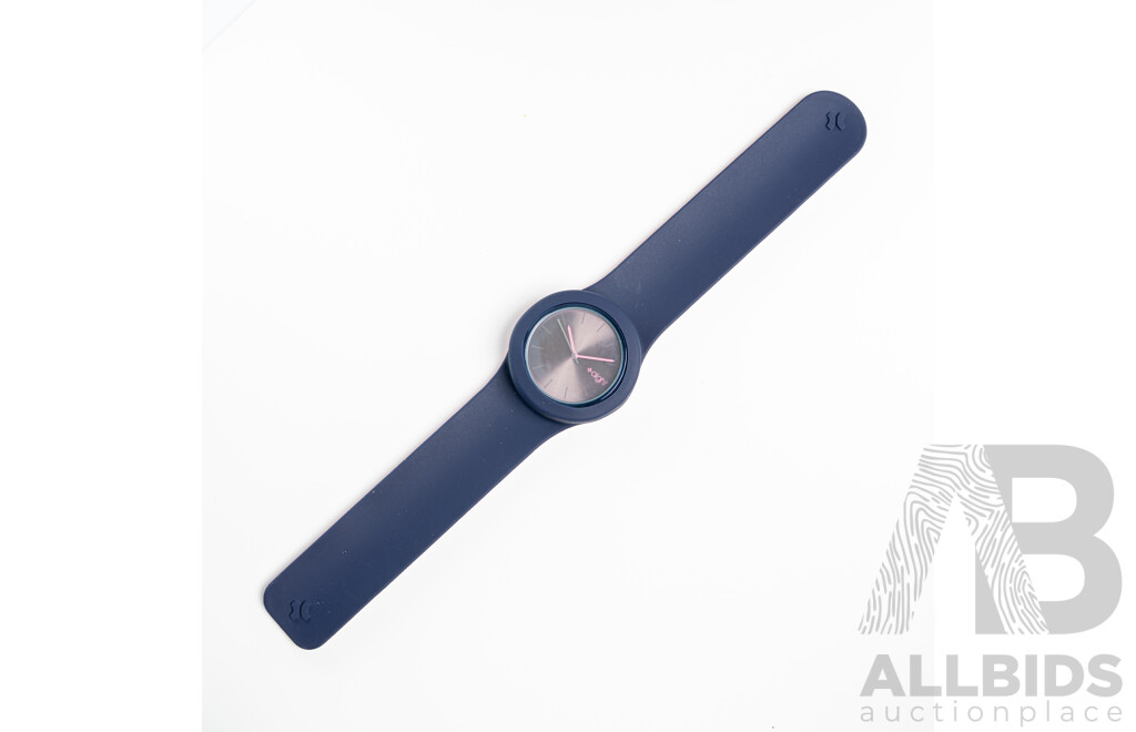 NEW - AIGHT 1am Analogue 42mm Watch with Silicon Wrist Band - Navy