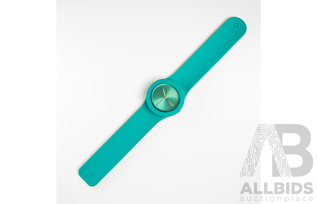 NEW - AIGHT 1am Analogue 42mm Watch with Silicon Wrist Band - Emerald