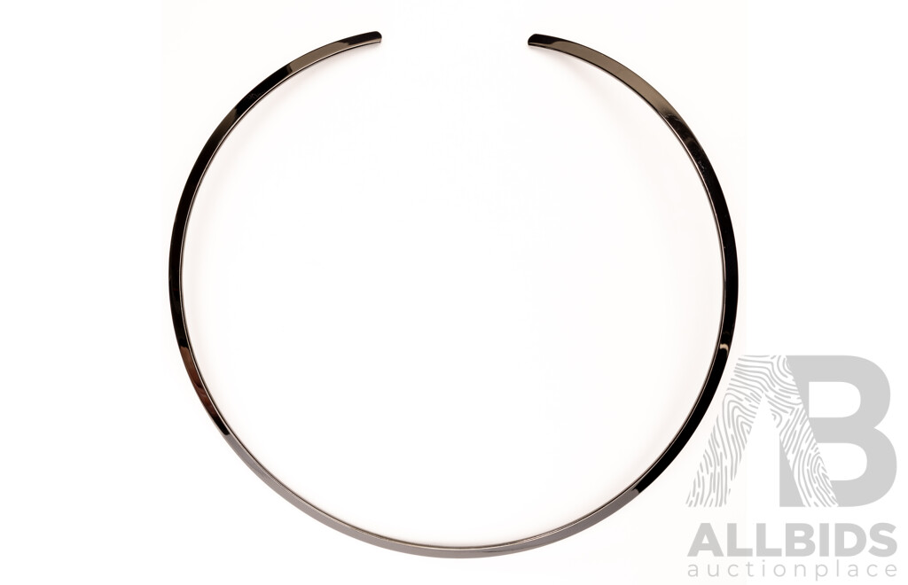 NEW - Torini Silver Tone Stainless Steel Silver Tone Neck Collar, 13cm Diameter, with Packaging
