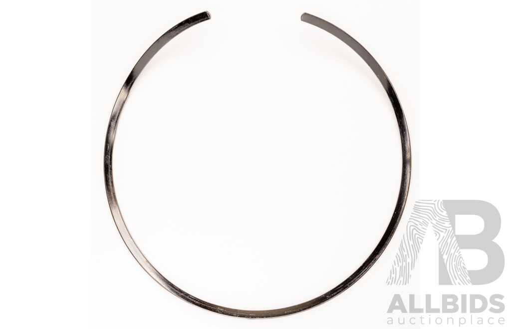 NEW - Torini Silver Tone Stainless Steel Silver Tone Neck Collar, 13cm Diameter, with Packaging