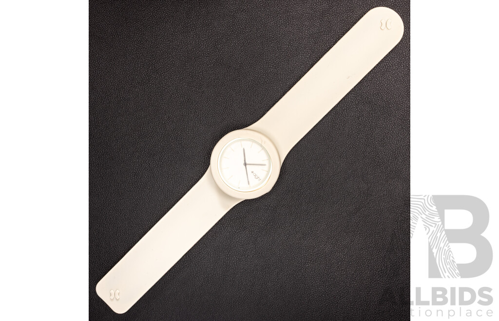 NEW - AIGHT 1am Analogue 42mm Watch with Silicon Wrist Band - Grey
