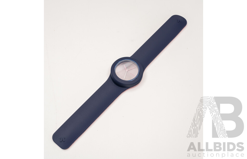 NEW - AIGHT 1am Analogue 42mm Watch with Silicon Wrist Band - Navy