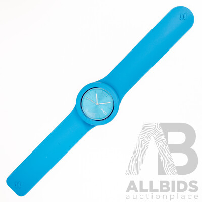 NEW - AIGHT 1am Analogue 42mm Watch with Silicon Wrist Band - Teal