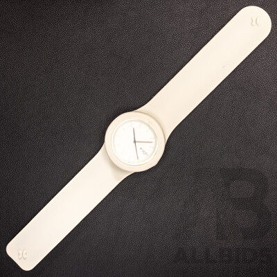 NEW - AIGHT 1am Analogue 42mm Watch with Silicon Wrist Band - Grey