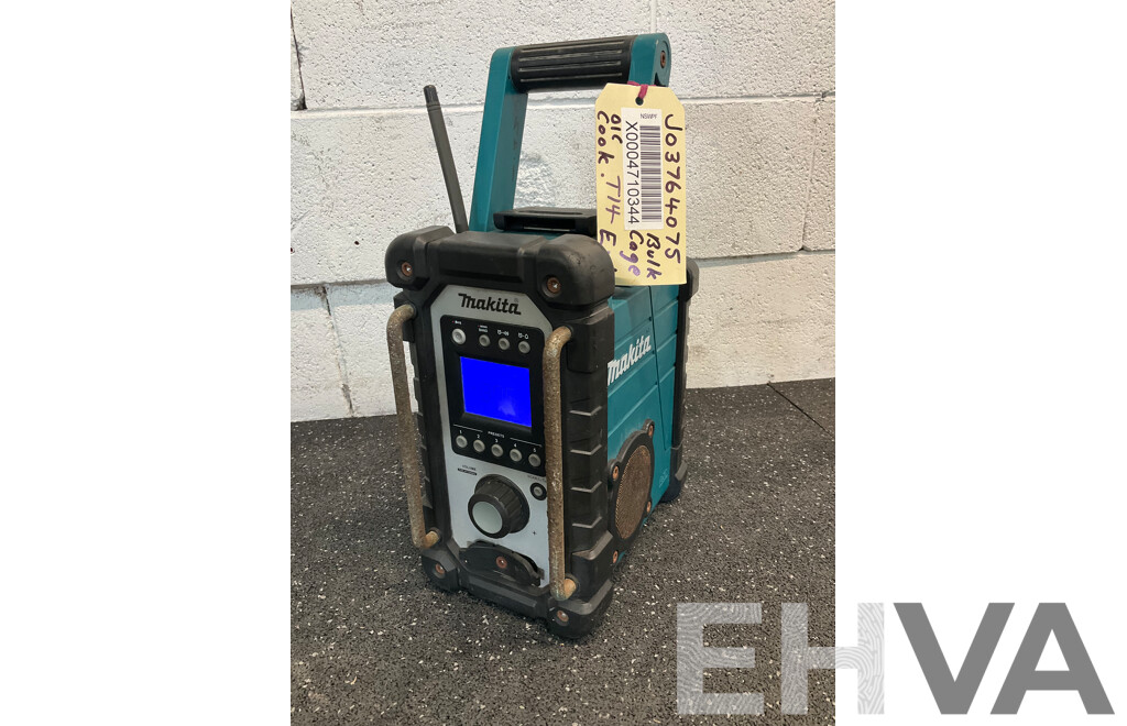 MAKITA (BMR102) AM/FM Site Radio - Skin Only