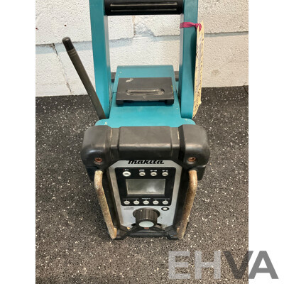 MAKITA (BMR102) AM/FM Site Radio - Skin Only