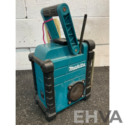 MAKITA (BMR102) AM/FM Site Radio - Skin Only
