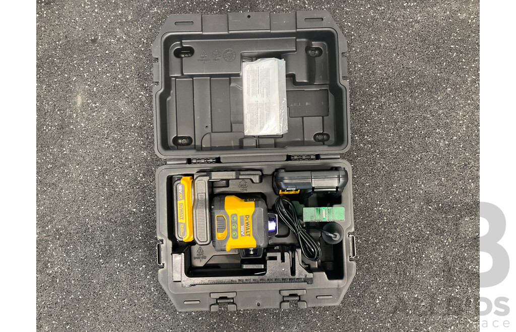 DeWALT 18V Li-ion XR Compact 3 X 360° Green Beam Multiline Laser Combo Kit ORP - $649.00