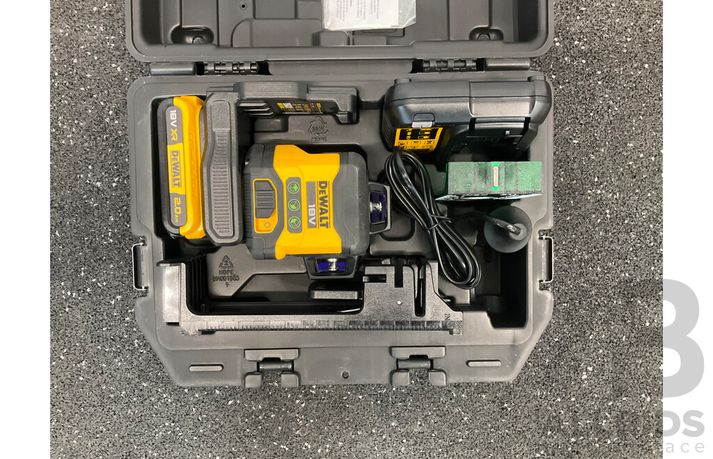 DeWALT 18V Li-ion XR Compact 3 X 360° Green Beam Multiline Laser Combo Kit ORP - $649.00