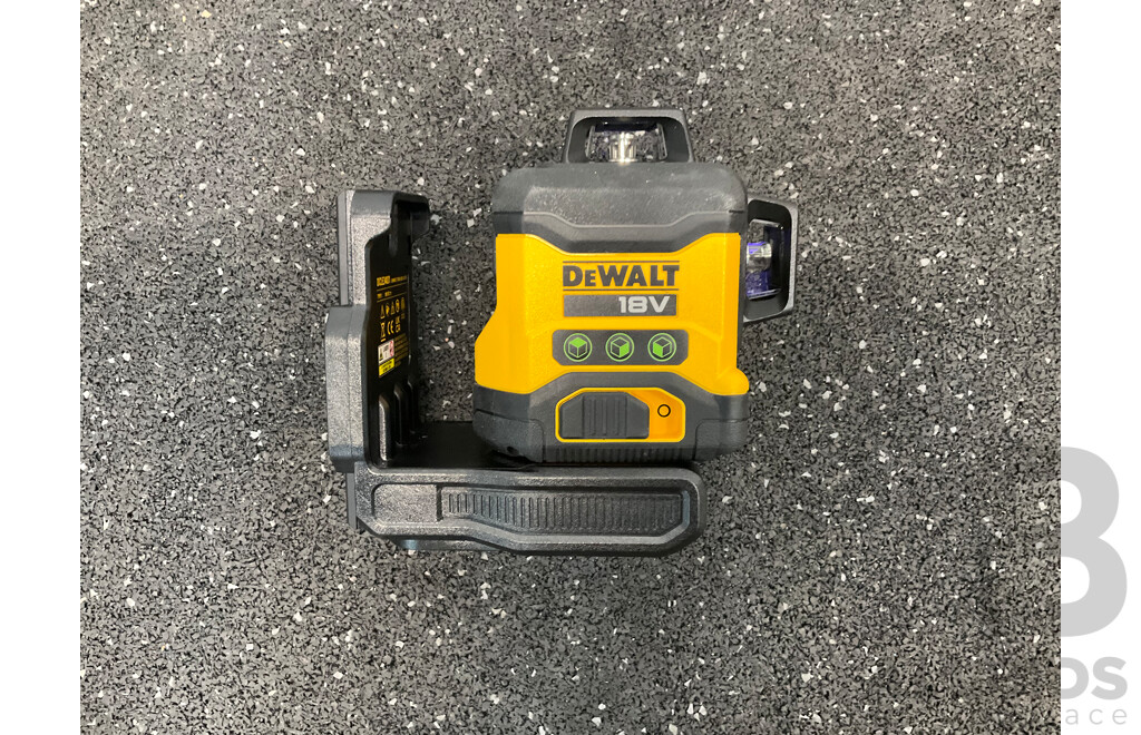 DeWALT 18V Li-ion XR Compact 3 X 360° Green Beam Multiline Laser Combo Kit ORP - $649.00