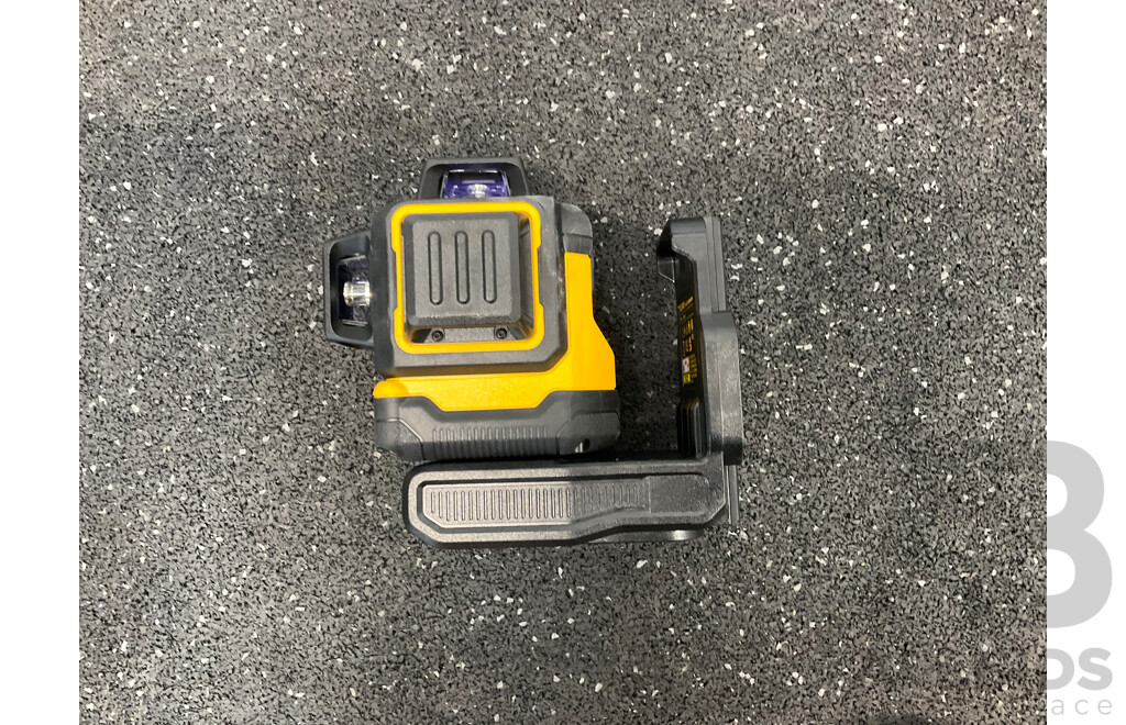 DeWALT 18V Li-ion XR Compact 3 X 360° Green Beam Multiline Laser Combo Kit ORP - $649.00