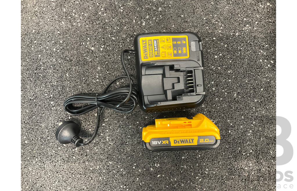 DeWALT 18V Li-ion XR Compact 3 X 360° Green Beam Multiline Laser Combo Kit ORP - $649.00