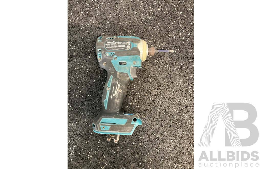 MAKITA (DTD171) 18V  Impact Driver, MAKITA (DGA517) 18V Cordless Angle Grinder and Cutting Disks, MAKITA 3.0Ah Battery - Lot of 4