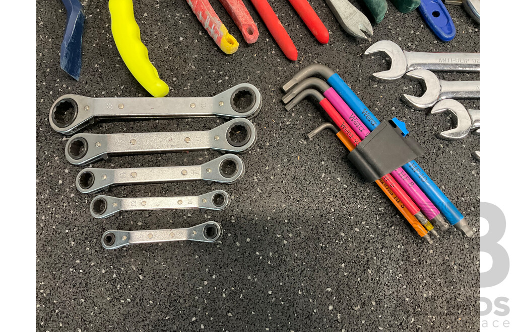 DEWALT Bag and Tools