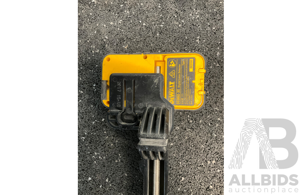 DEWALT (DE0892-XE) Digital Laser Detector, DEWALT (DC9310-XE) Battery Charger, DEWALT 18V XRP Lithium-ion Battery - Lot of 3