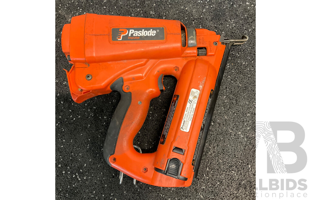 PASLODE Impulse Angled Finish Nailer (IM250A) and Battery Charger - Lot of 2