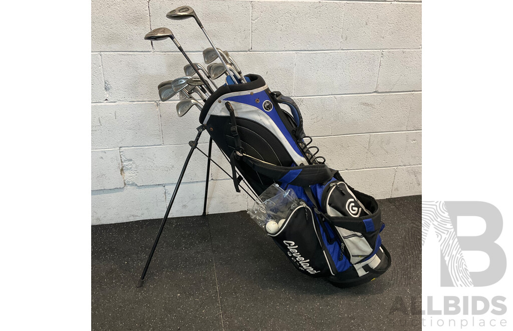 Cleveland Golf Bag with 14 Golf Clubs & Golf Ball Set