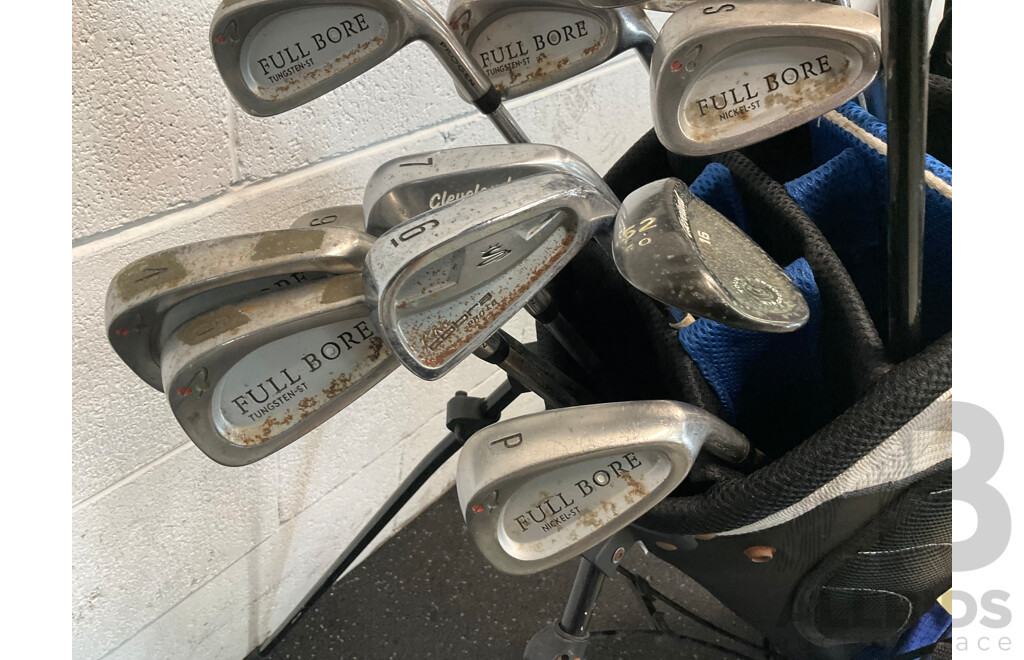 Cleveland Golf Bag with 14 Golf Clubs & Golf Ball Set