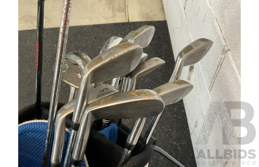 Cleveland Golf Bag with 14 Golf Clubs & Golf Ball Set