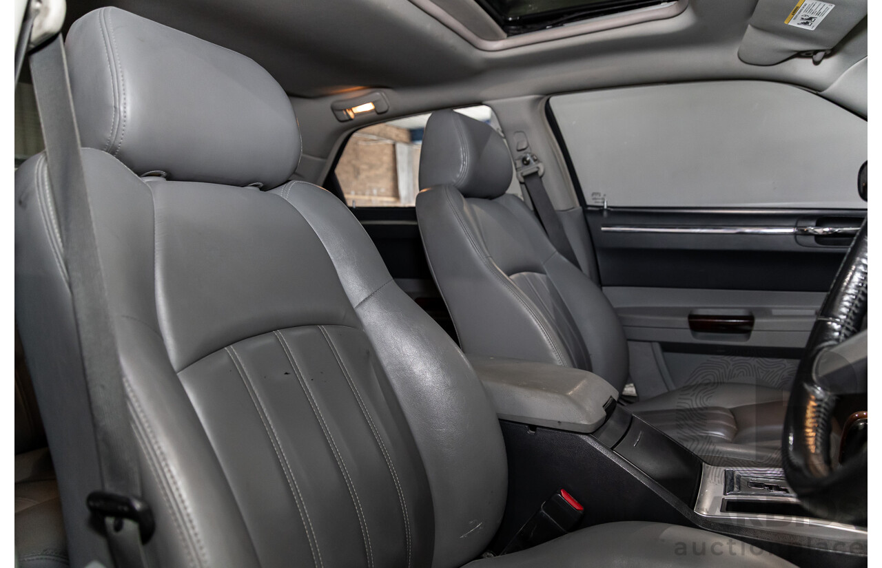 4/2008 Chrysler 300C LE MY08 4d Sedan Bright Silver Metallic/Eggplant Pearl Hemi V8 5.7L