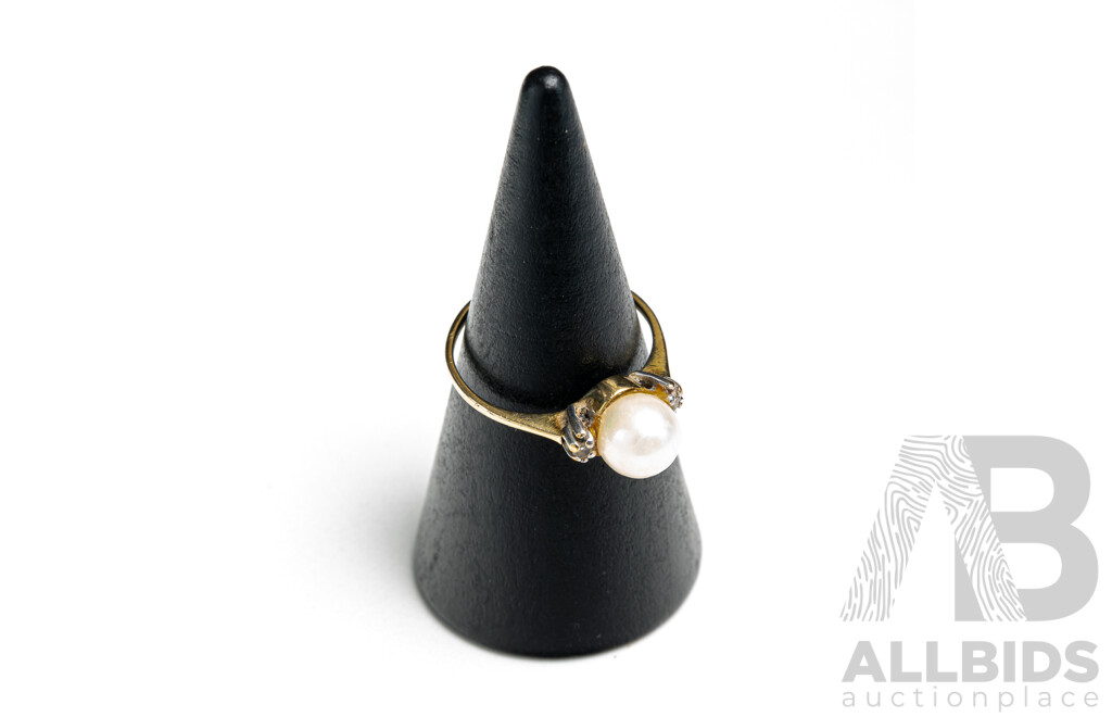 9ct Cultured Pearl & Diamond Ring, TDW 0.02ct, Size I, 1.46 Grams