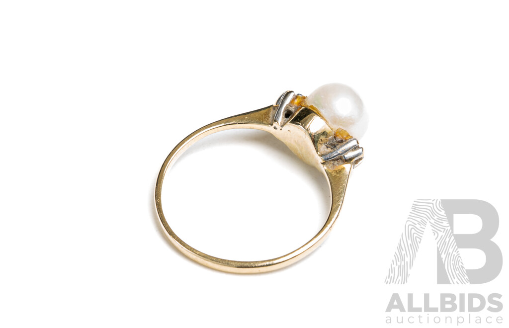9ct Cultured Pearl & Diamond Ring, TDW 0.02ct, Size I, 1.46 Grams