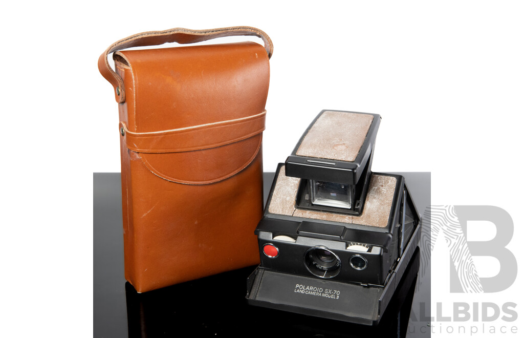 Vintage Kodak SX 70 Model 3 Polaroid Camera in Leather Case