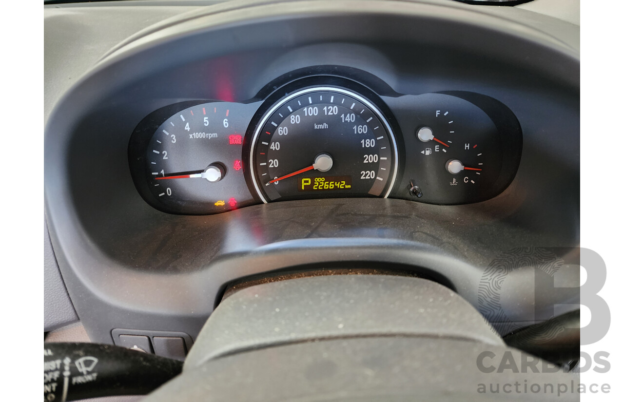 3/2012 Kia Grand Carnival Si VQ MY12 4d Wagon Red 2.2L