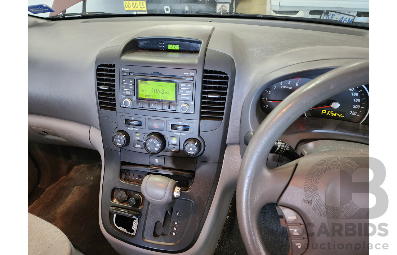 3/2012 Kia Grand Carnival Si VQ MY12 4d Wagon Red 2.2L