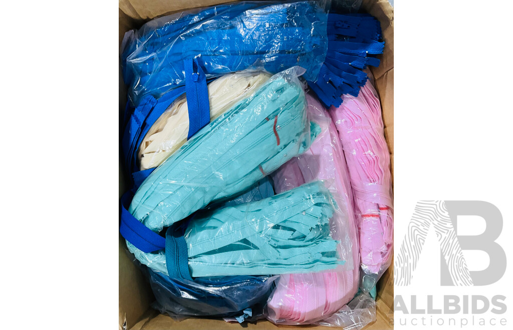 Very Large Collection of Zippers of Several Lengths and Colours