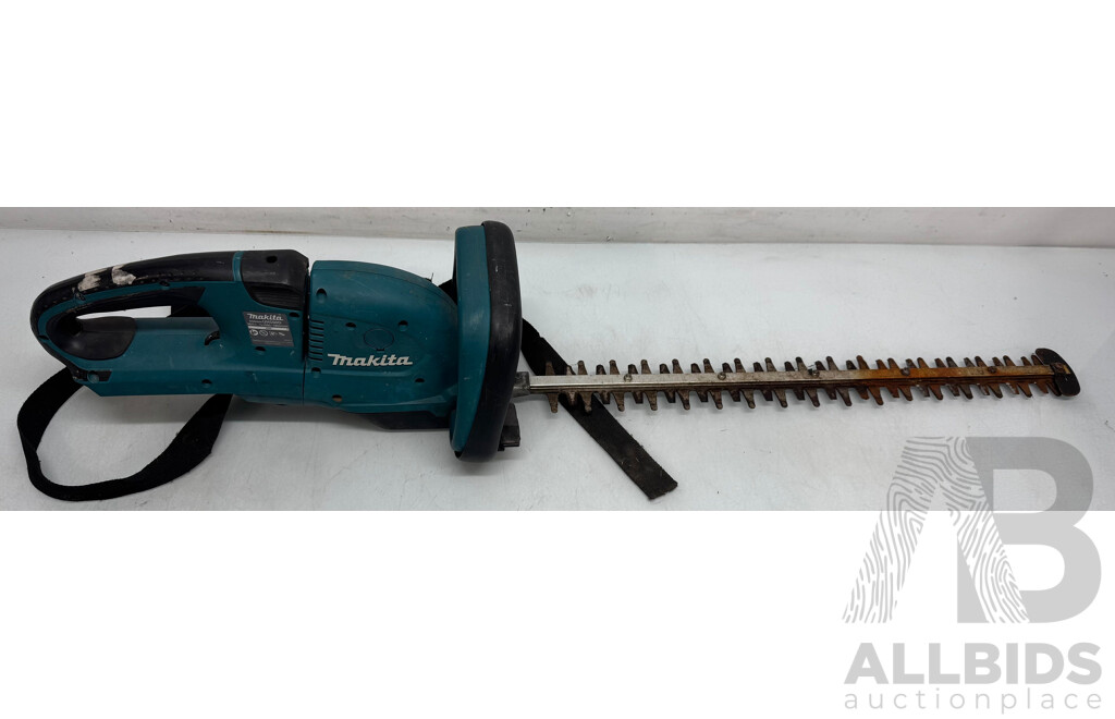 Makita Cordless 550mm Hedge Trimmer