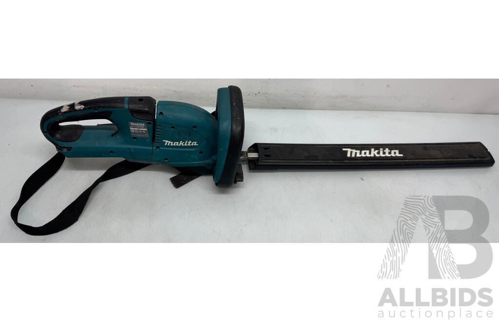 Makita Cordless 550mm Hedge Trimmer