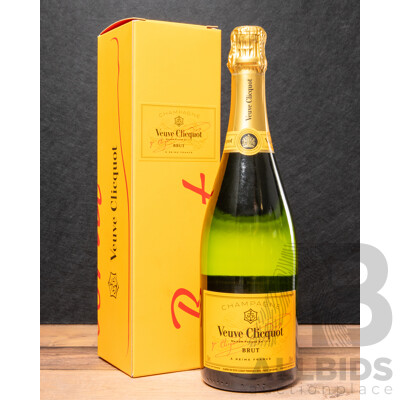 Verve Clicquot Champagne in Presentation Box