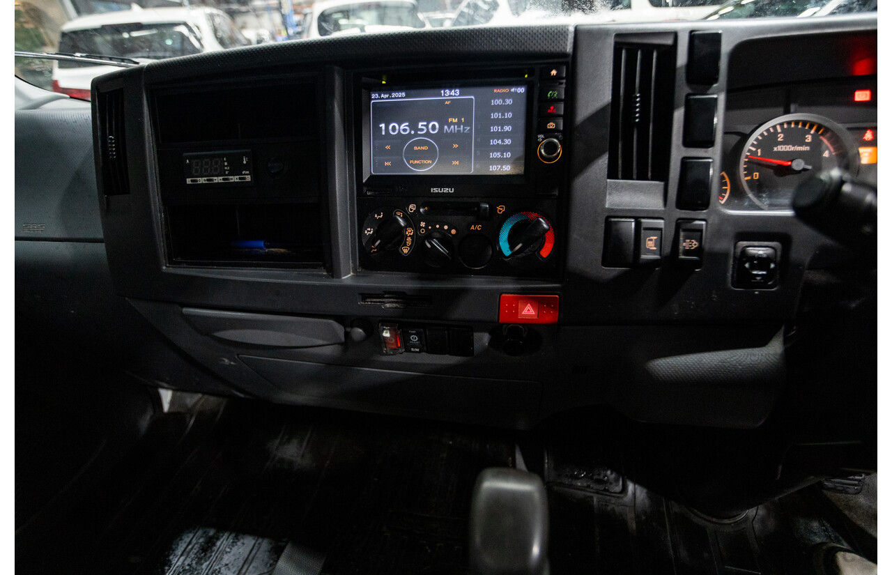 10/2016 Isuzu NLR200 (4x2) NH Short 2d Refrigerated Truck White Turbo Diesel 3.0L