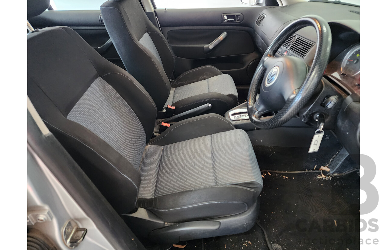 5/2004 Volkswagen Golf 2.0 Sport  5d Hatchback Silver 2.0L